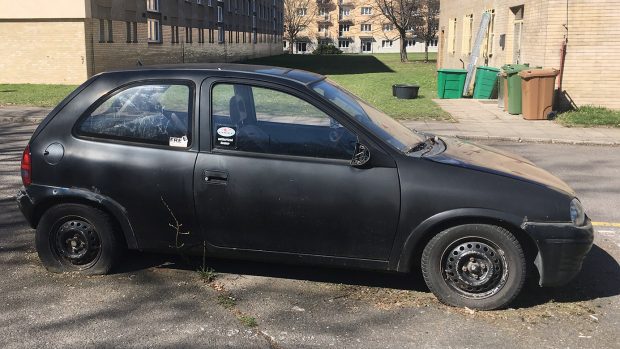 Autovrak na chrudimském sídlišti sídlišti U Stadionu