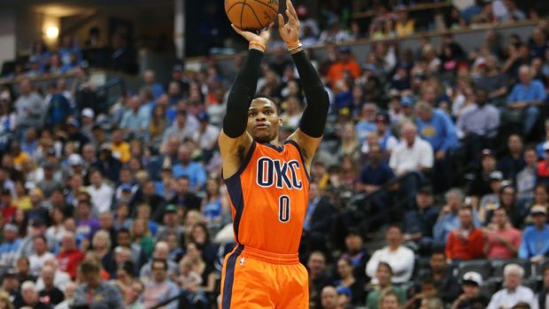 Basketbalista Oklahomy Russell Westbrook při utkání s Denverem Nuggets