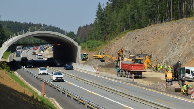 Ekodukt Kamenice na D1, stavba