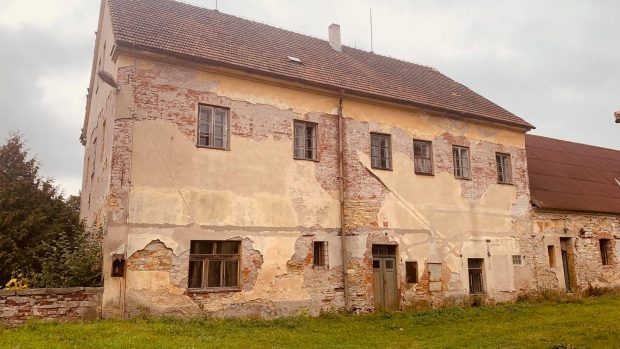 Národní památkový ústav hledá využití pro budovy panského dvora v areálu zámku v Ratibořicích