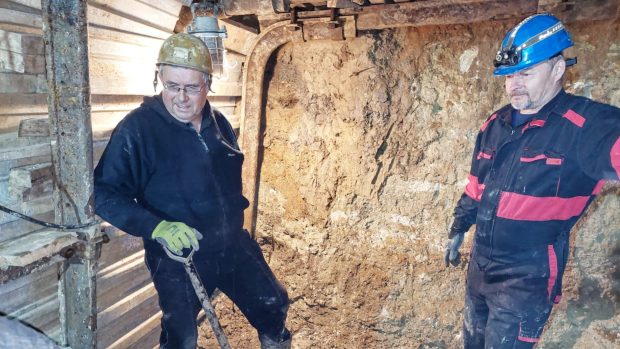Práce na přístupové šachtě ke středověkému stříbrnému dolu Čapčoch