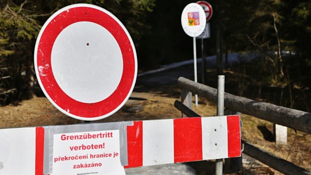 V Evropské unii se na pozadí boje proti pandemii koronaviru hraje i o budoucnost Schengenu