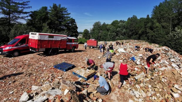 Na Moravu chtějí starostové z Frýdlantska v nejbližších dnech poslat dva kamiony, jeden s cihlami a druhý s dalším sesbíraným materiálem.