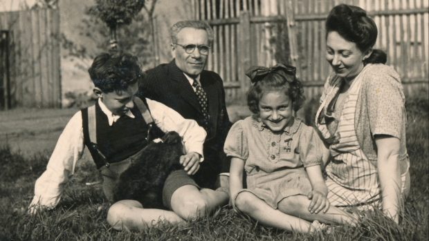 Rodina Wernerova před deportací (Pardubice, ul. Pražská, 1942)