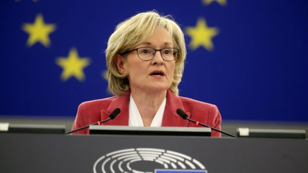 Místopředsedkyně Evropského parlamentu Mairead McGuinnessová nahradí v Evropské komisi svého krajana Phila Hogana