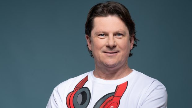 Chcete mít tričko jako moderátor Čisté hry Martin Procházka? Tak využijte nový fanshop Radiožurnálu Sport