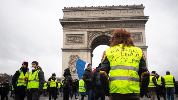 Francie většinu roku hledala způsoby, jak zastavit násilné protesty žlutých vest, a uzavřela ho mohutná vlna stávek proti nepopulární důchodové reformě prezidenta Emmanuela Macrona