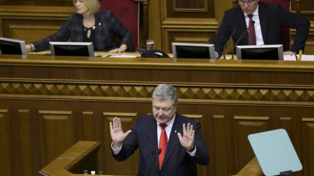 Ukrajinský prezident Petro Porošenko během schůze ukrajinského parlamentu 26. listopadu 2018