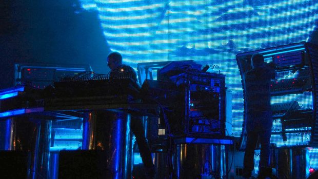 Chemical Brothers při koncertu v Portugalsku