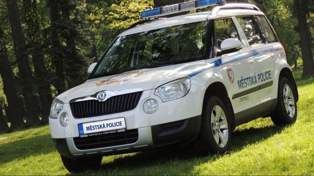 Městská policie v Trutnově dohlíží na povinnost zakrývat si na veřejnosti nos a ústa