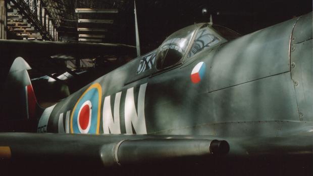 Spitfire Mk.IX v barvách 310 československé perutě RAF