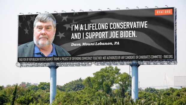 Billboard, na kterém Dave Kitzinger hlásí svou podporu Joe Bidenovi
