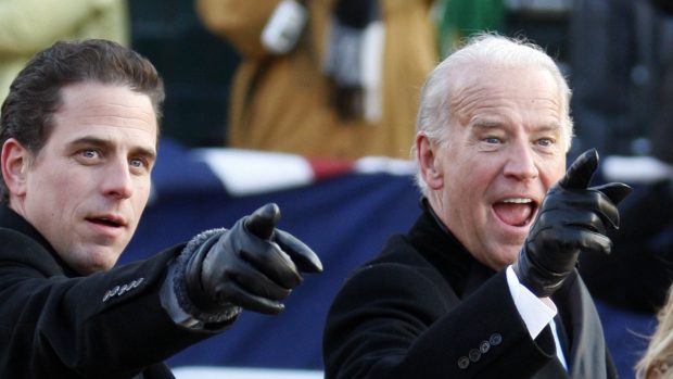 Joe Biden ještě jako viceprezident USA a jeho syn Hunter Biden v roce 2009