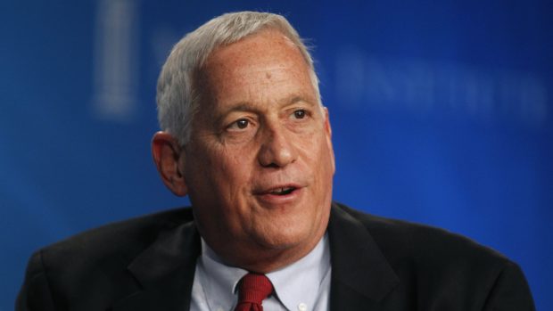 Americký novinář a životopisec Walter Isaacson (foto z roku 2012)