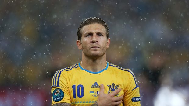 Andrij Voronin v dresu ukrajinské reprezentace před zápasem domácího Eura 2012.