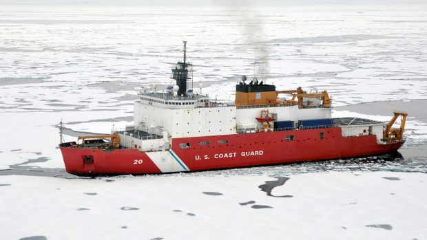 Americký ledoborec a zároveň výzkumná loď v Severním ledovém oceánu