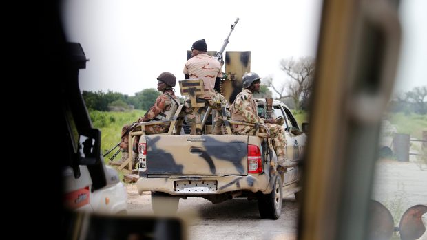 Nigerijští vojáci v oblasti Borno.