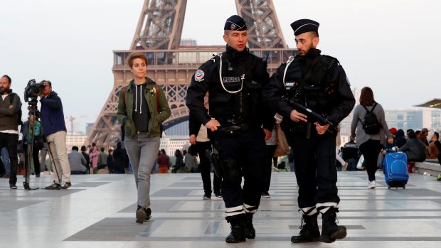 Na volby ve Francii dohlédne 50.000 policistů a 7000 vojáků