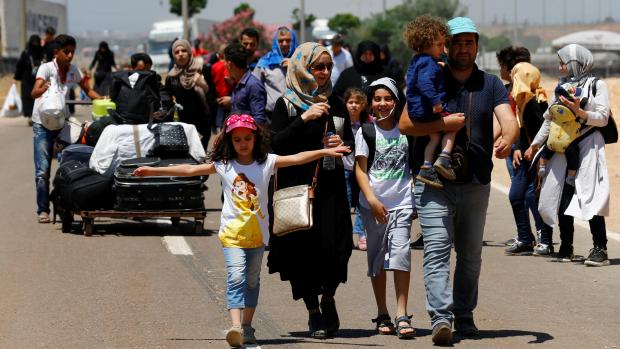 Syrské rodiny, které se v polovině června vracely ze sousedního Turecka zpátky do Sýrie