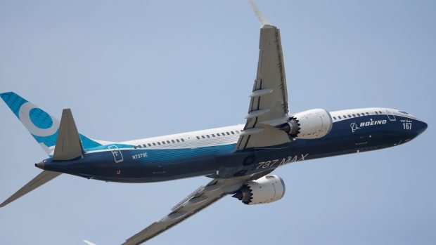 Boeingu se ale na začátku aerosalonu představením nového modelu 737 MAX 10 podařilo podnítit vlnu zájmu. Firma uvedla, že na nový model získala více než 240 zakázek a nákupních příslibů.