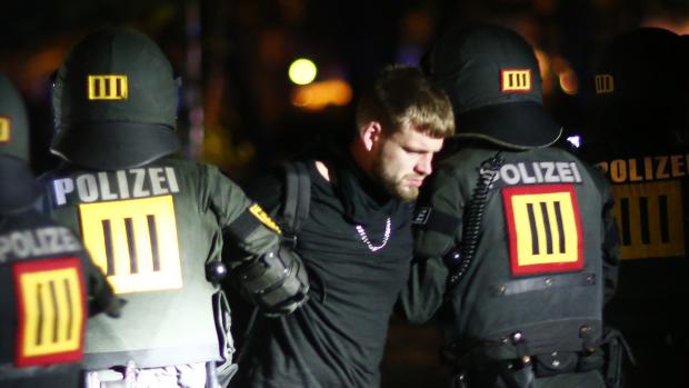 Zásah policie během summitu G20 v Hamburku (ilustrační foto)