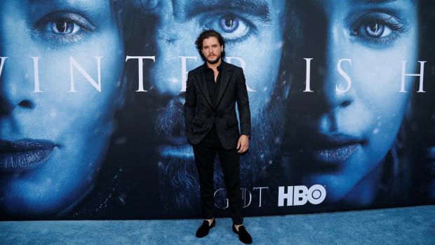 Začíná sedmá série Hry o Trůny. Na fotce Harington na premiéře v LA.