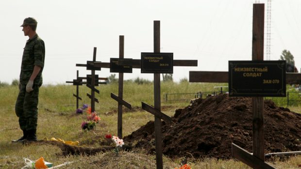 Hroby neznámých vojínů na východě Ukrajiny