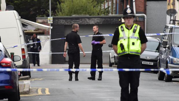 Britská policie zadržela další dva lidi v souvislosti s  atentátem na metro.