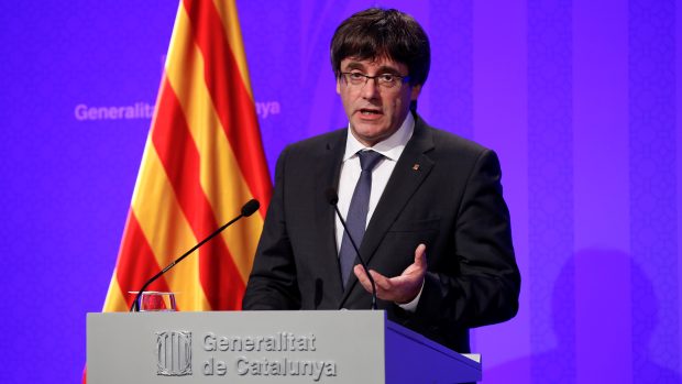 Předseda katalánské vlády Carles Puigdemont při úterní tiskové koferenci