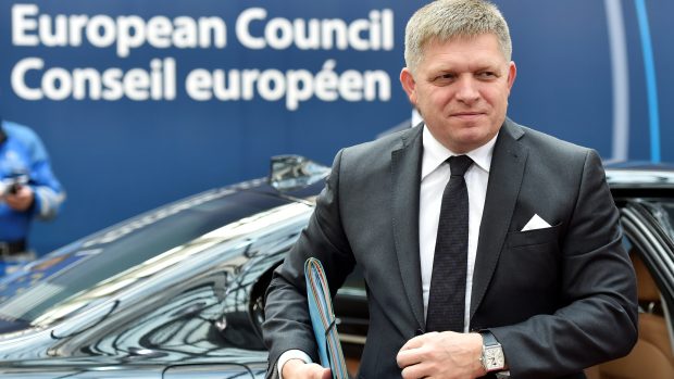 Robert Fico přichází na summit EU v Bruselu