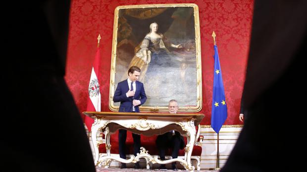 Rakouský prezident Alexander Van der Bellen jemnoval vládu Sebastiana Kurze