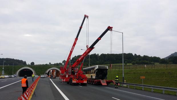 Od rána byla trasa kvůli cvičení hasičů a kontrole tunelů zavřena.