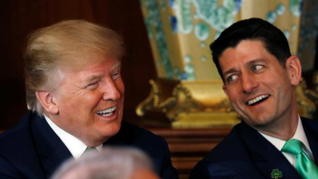 Americký prezident Donald Trump a předseda Sněmovny reprezentantů Paul Ryan