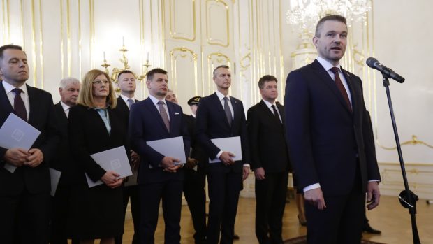 Slovenský premiér Peter Pellegrini a ministři jeho vlády při jmenování