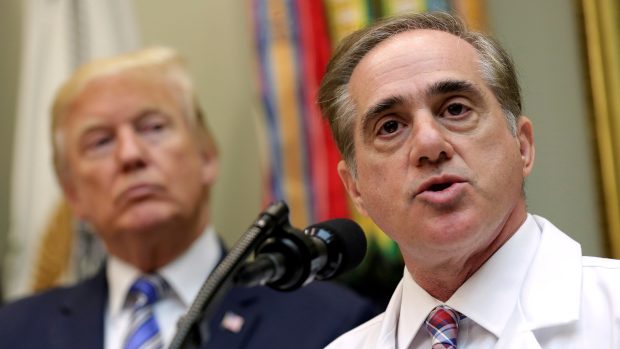 Donald Trump a David Shulkin