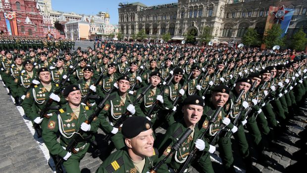 Ruští vojáci na přehlídce na Rudém náměstí