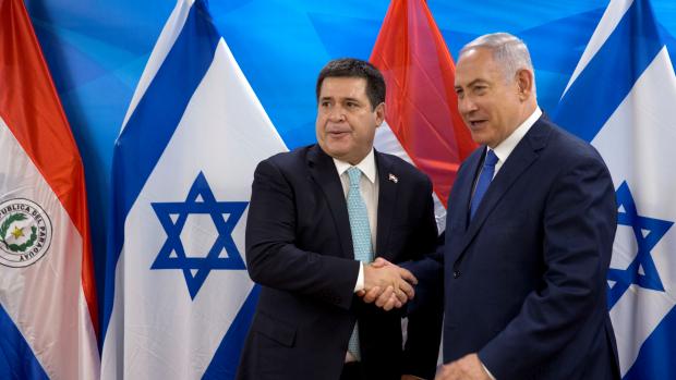 Paraguayský prezident Horacio Cartes a izraelský premiér Benjamin Netanjahu.
