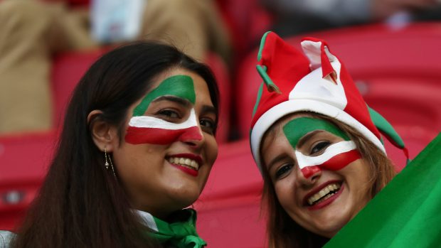 Íránské fanynky na zápase mezi Íránem a Španělskem