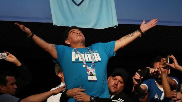 Diego Maradona děkuje nebesům za Messiho první gól