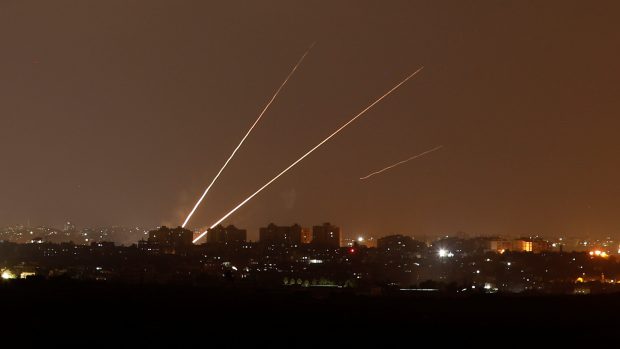 Rakety vystřelené z Pásma Gazy na Izrael.