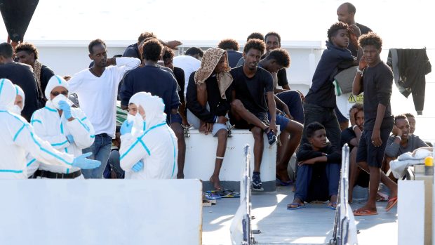 Migranti na lodi Diciotti.
