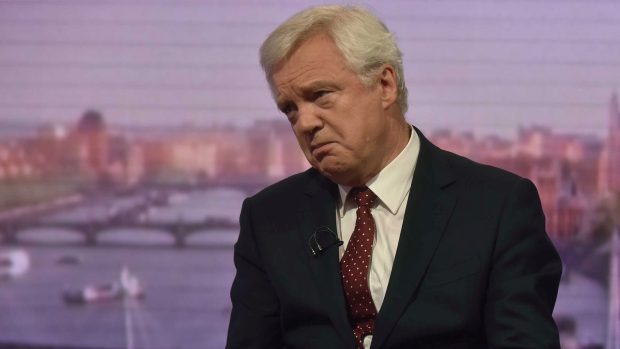 Exministr pro brexit David Davis.