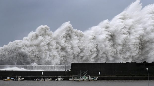Tajfun Jebi udeřil v Japonsku