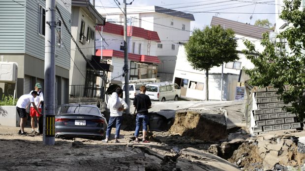 Následky zemětřesení v japonském Sapporu.