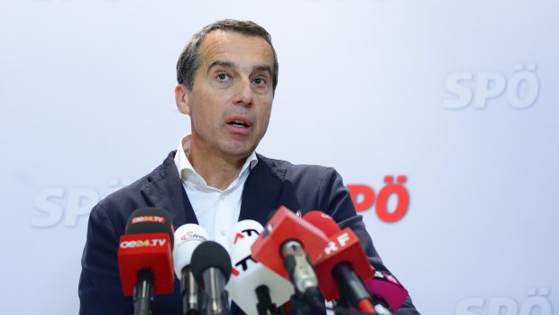 Christian Kern během tiskové konference