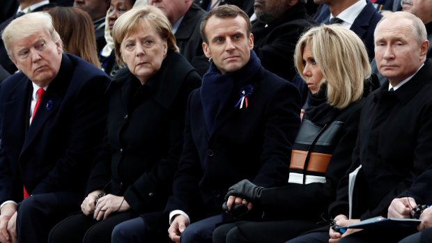 Donald Trump, Angela Merkelová, Emmanuel Macron a Vladimir Putin v Paříži