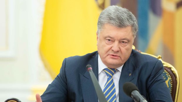 Ukrajinský prezident Petro Porošenko na zasedání bezpečnostní rady státu