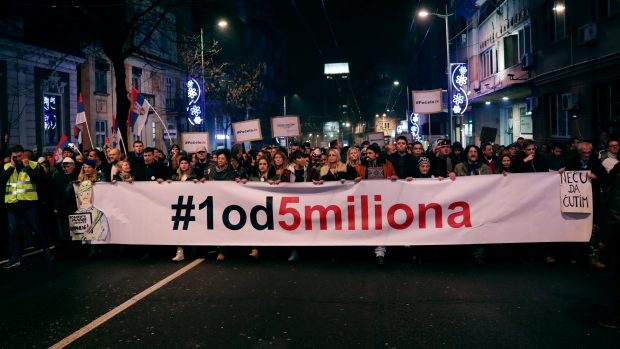V centru srbské metropole Bělehradu se v sobotu večer konala další velká protivládní demonstrace.