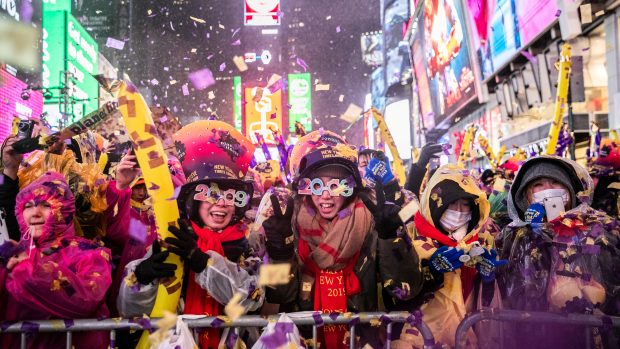Oslavy příchodu nového roku v New Yorku na Times Square