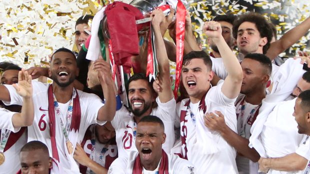 Fotbalisté Kataru slaví titul na mistrovství Asie.